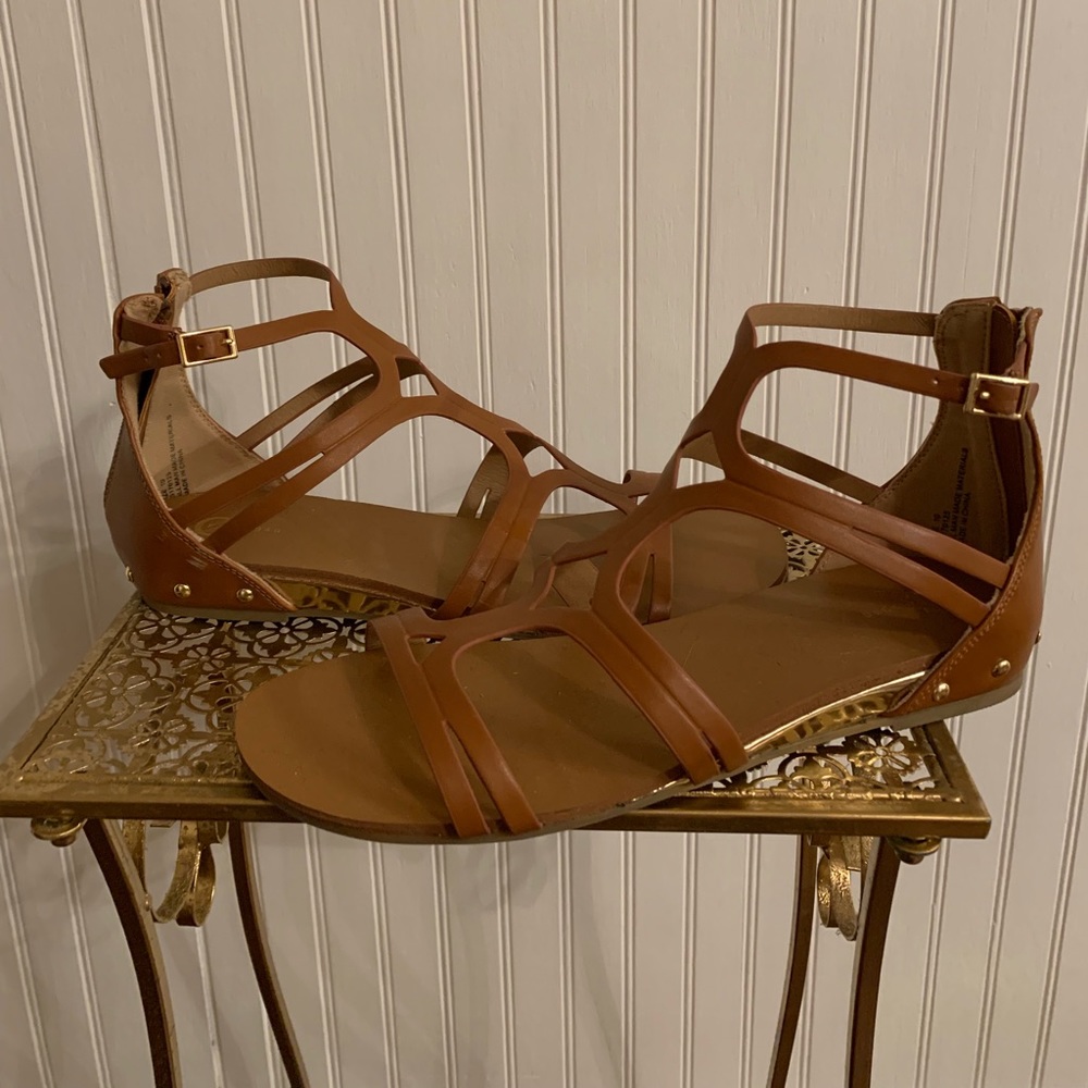 Size 10 tan sandal. Worn once.